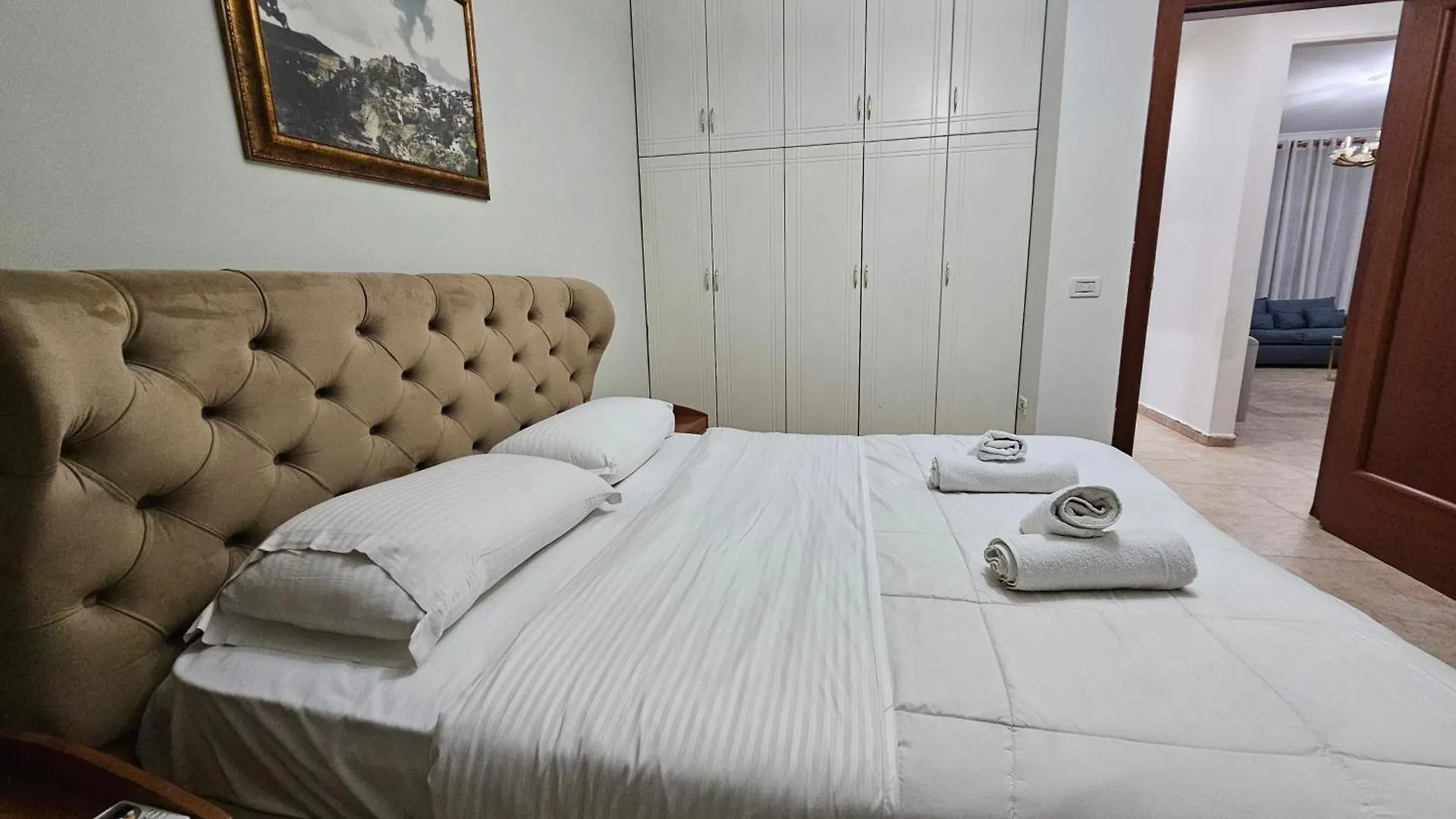 Skanderbeg Square Explorer Apartments Tiran